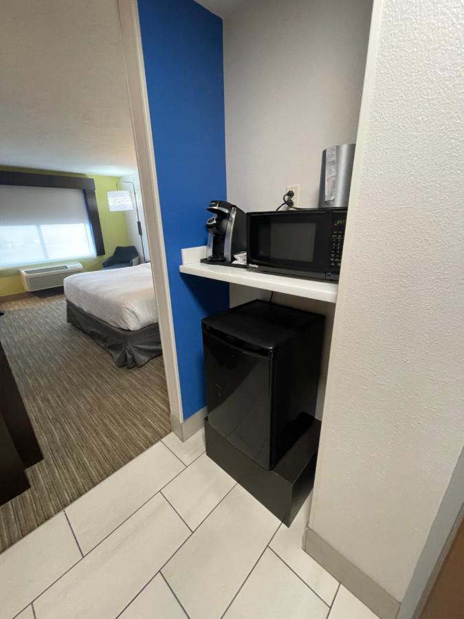 Holiday Inn Express Hotel & Suites Las Vegas By Ihg Exterior foto
