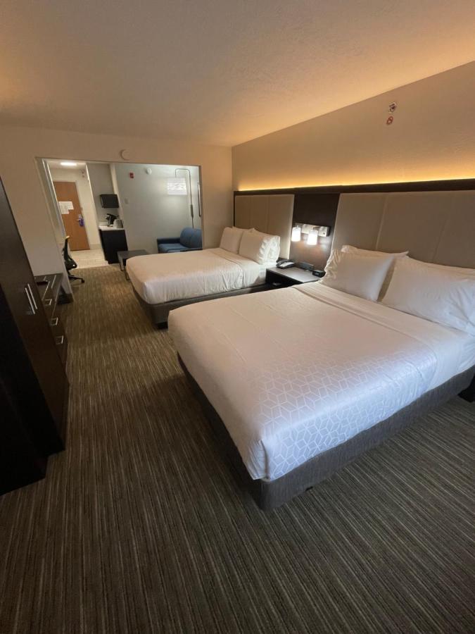 Holiday Inn Express Hotel & Suites Las Vegas By Ihg Exterior foto