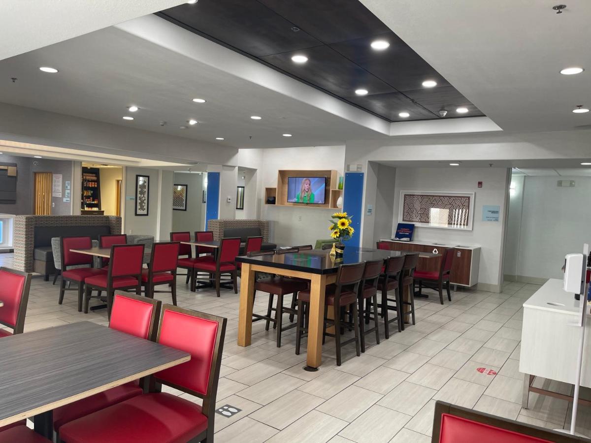 Holiday Inn Express Hotel & Suites Las Vegas By Ihg Exterior foto